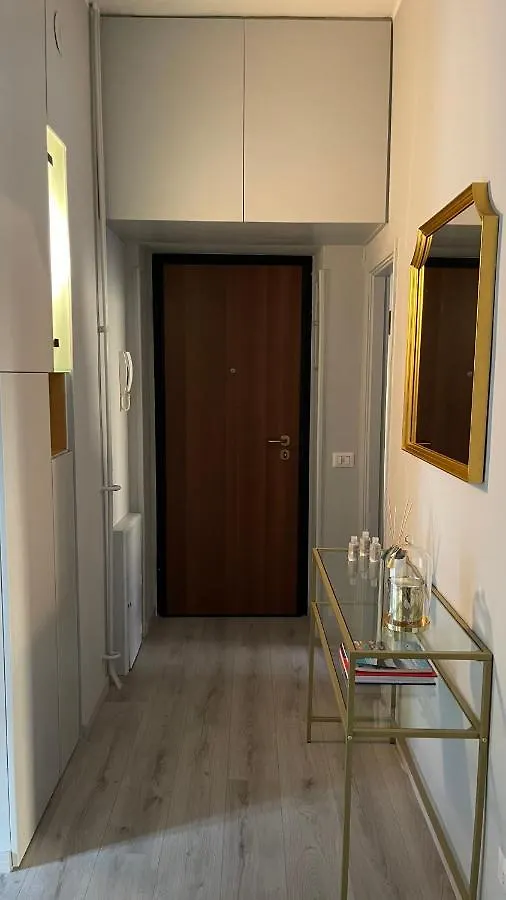 Stilish Apartment Few Steps From The Underground Milan