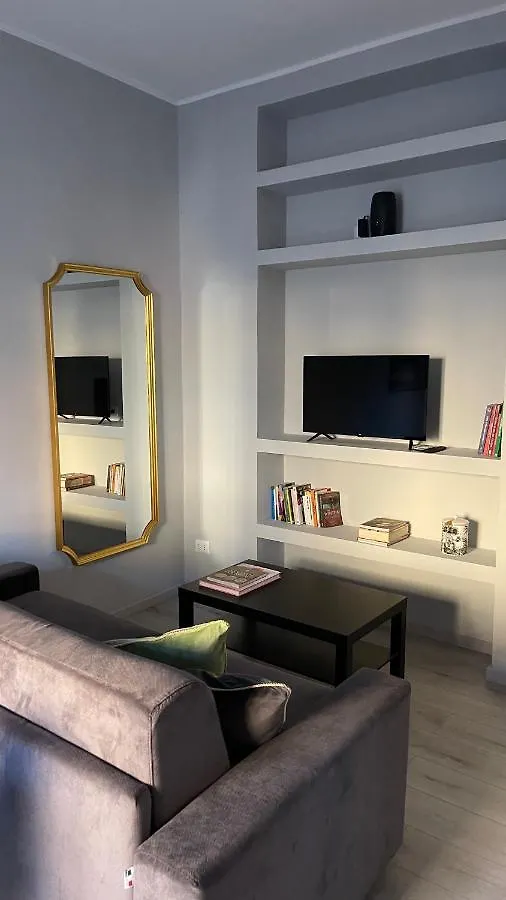 Stilish Apartment Few Steps From The Underground Milan
